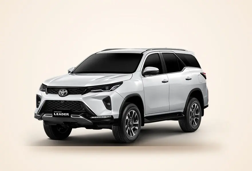Toyota Fortuner, three-quarter front view